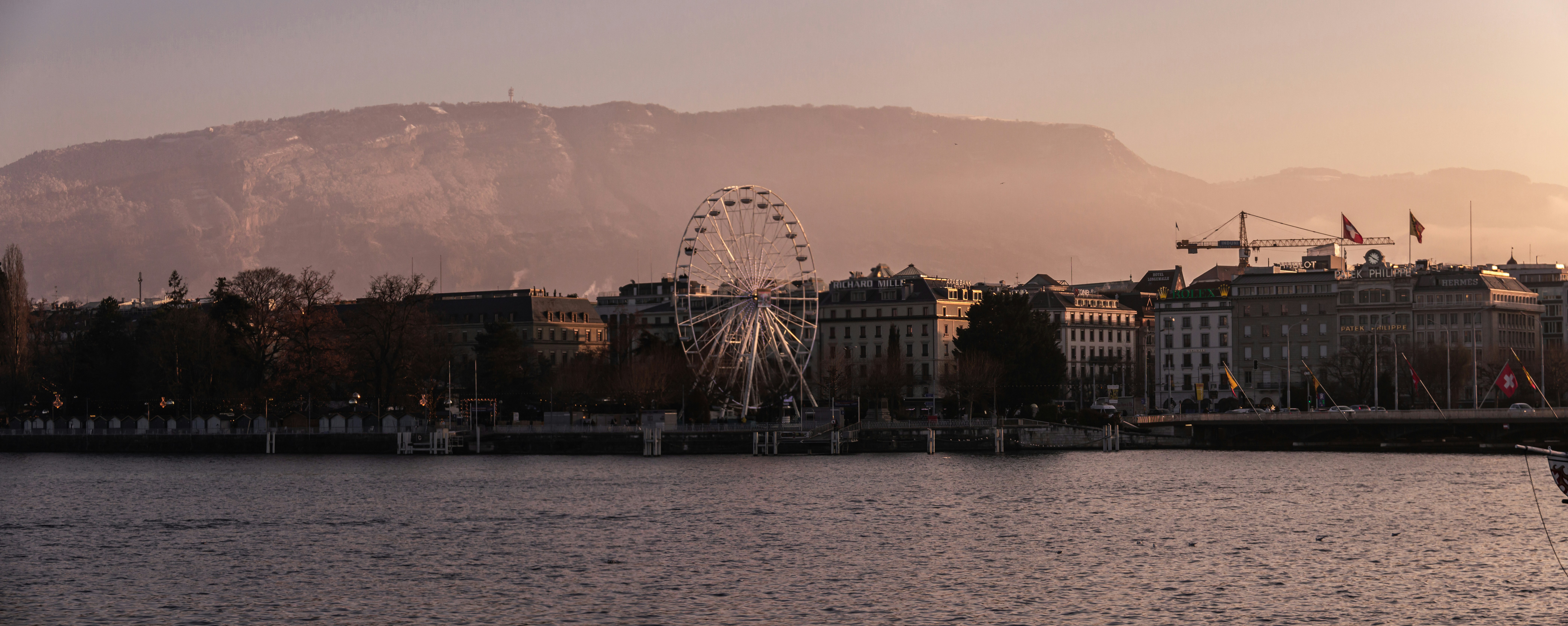 La rade de Genève au crépuscule